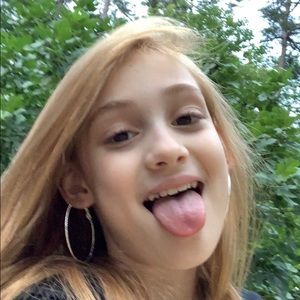 Meet your Posher, Caitlin